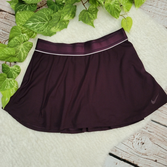 NikeCourt Dri-Fit Skirt Size Medium - Picture 2 of 10